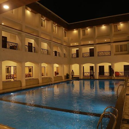 Hotel The Riviera Theni Exteriér fotografie