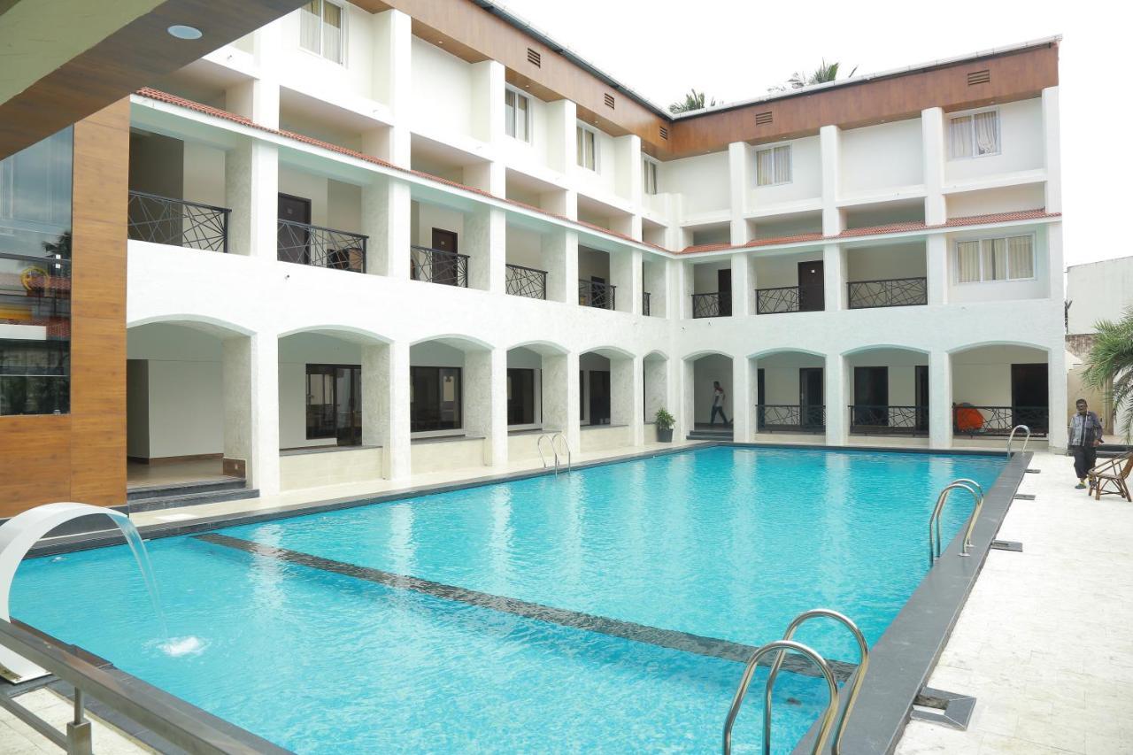 Hotel The Riviera Theni Exteriér fotografie