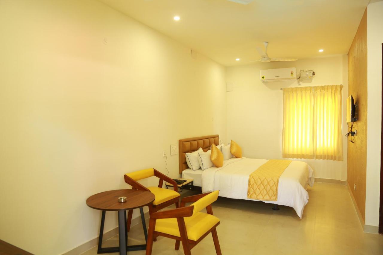Hotel The Riviera Theni Exteriér fotografie