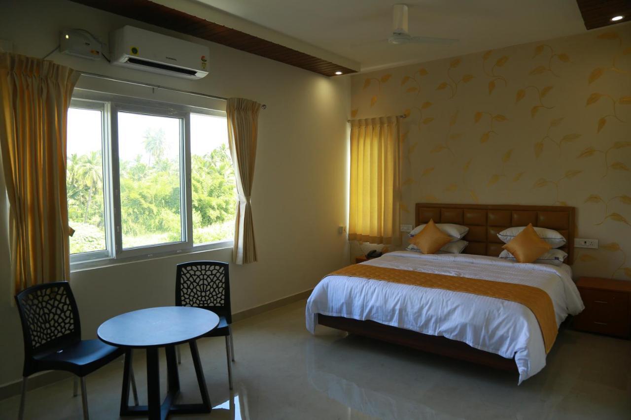 Hotel The Riviera Theni Exteriér fotografie