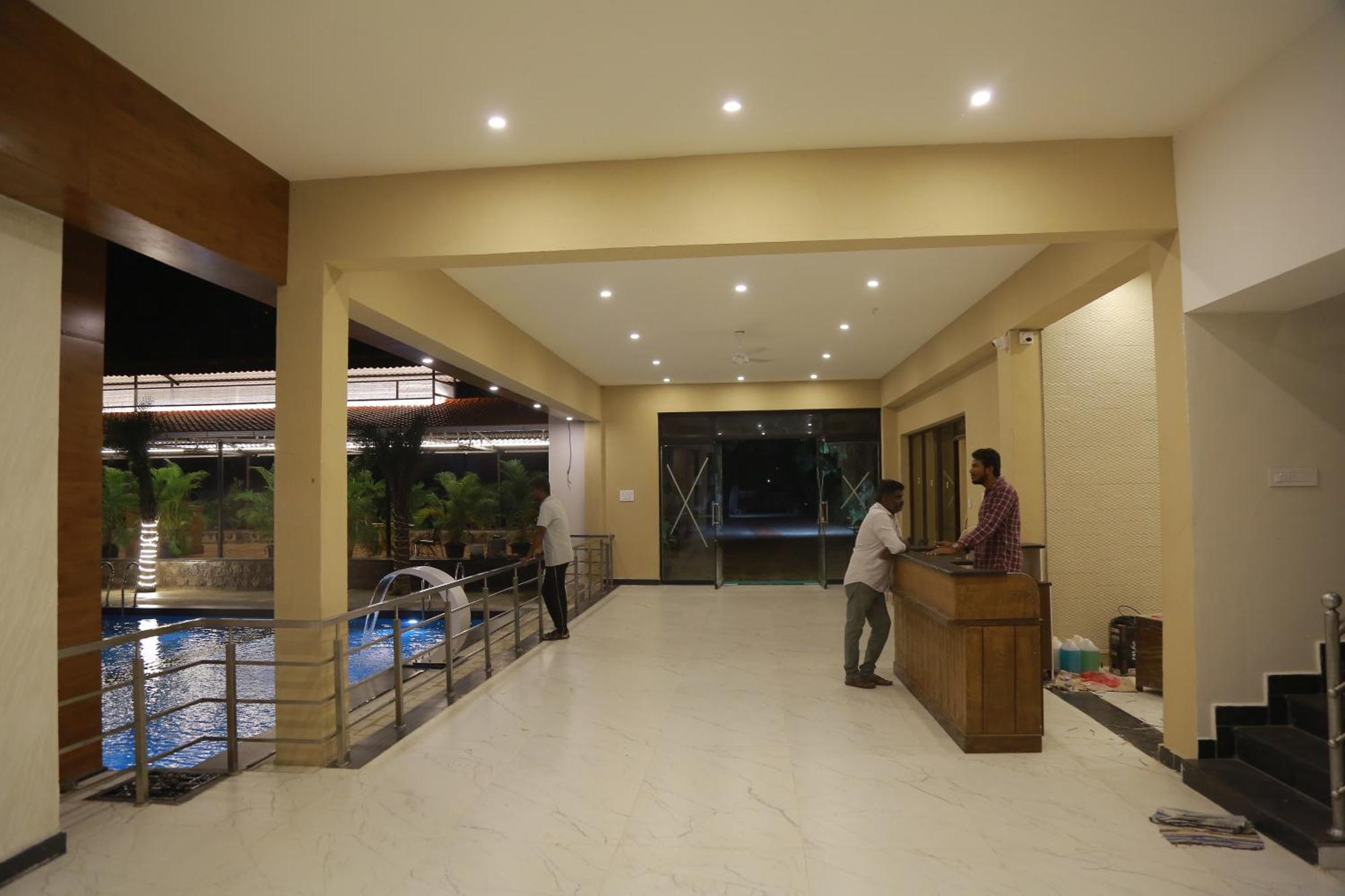 Hotel The Riviera Theni Exteriér fotografie