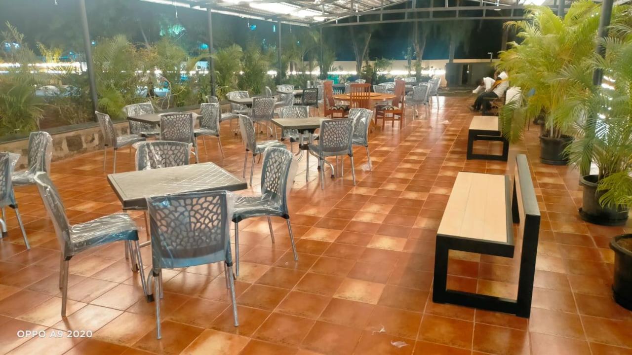 Hotel The Riviera Theni Exteriér fotografie